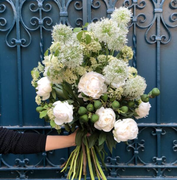 Bouquet special con peonie, allium, rami di fico