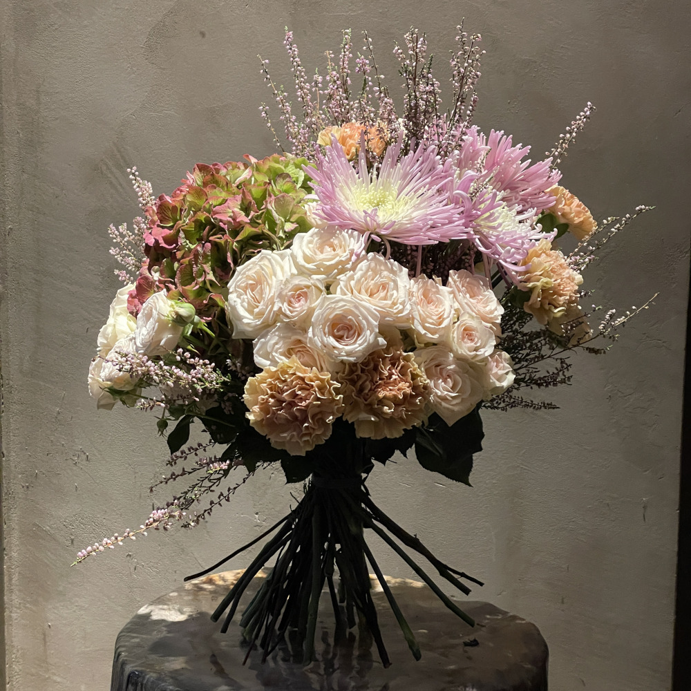 https://www.fiorimichelapozzato.com/wp-content/uploads/2023/09/Bouquet-grande-di-fiori-misti-di-stagione.jpg