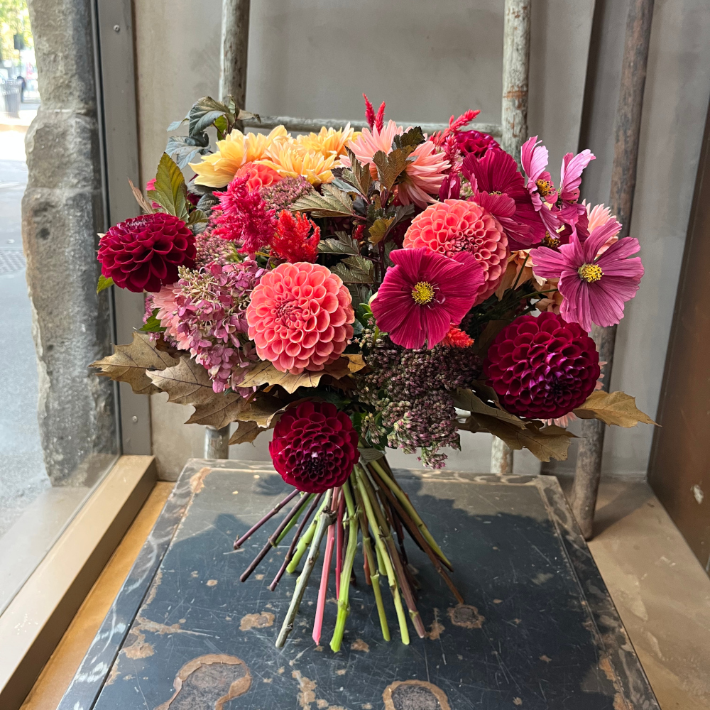 Bouquet con dahlie, cosmos, ortensie, crisantemi Bouquet con dahlie, cosmos, ortensie, crisantemi